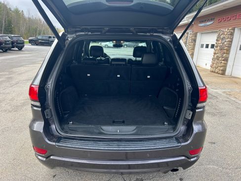 Used 2019 Jeep Grand Cherokee Altitude AWD/4WD image 21