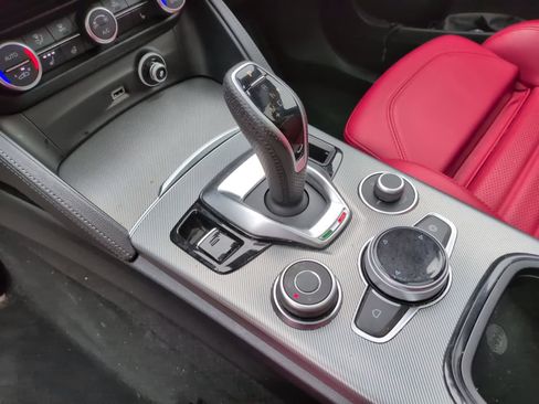 Used 2024 Alfa Romeo Stelvio Veloce image 28