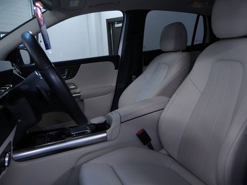 Used 2021 Mercedes-Benz GLA 250 4MATIC w/ Premium Package image 17