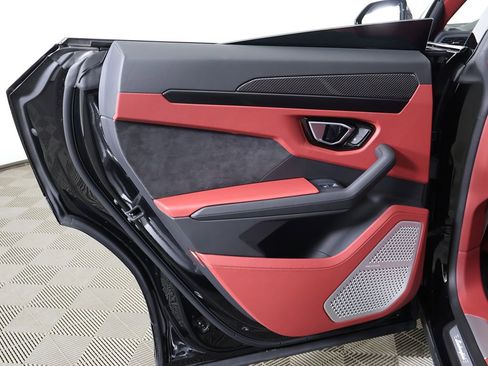 Used 2022 Lamborghini Urus image 34