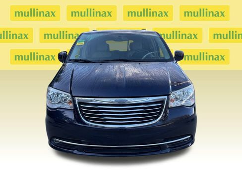 Used 2016 Chrysler Town & Country Touring FWD image 15