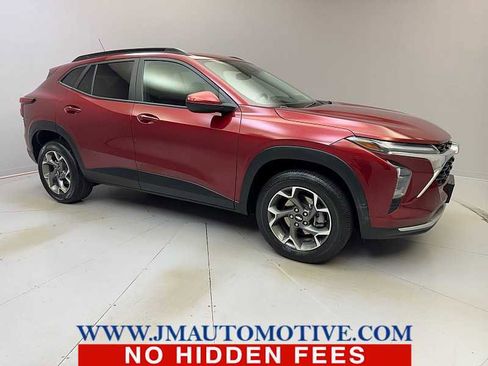 Used 2024 Chevrolet Trax LT w/ Driver Confidence Package image 7