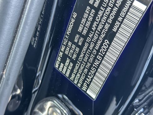 Certified 2022 Porsche Macan image 28