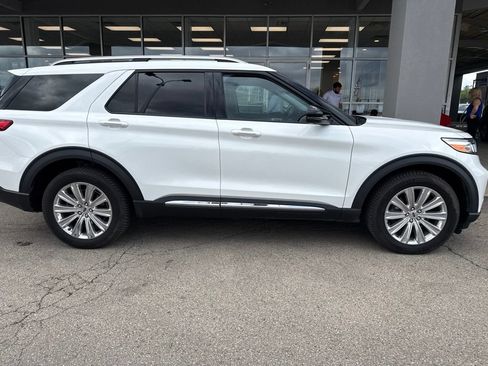 Used 2021 Ford Explorer Limited w/ Hybrid Equipment Group 310A AWD/4WD image 2