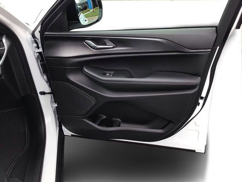 New 2025 Jeep Grand Cherokee 4WD image 21