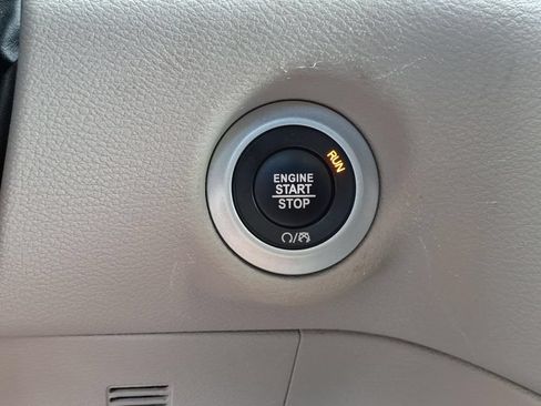 Used 2024 Chrysler Pacifica Touring-L FWD image 30