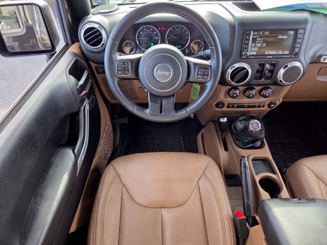 Certified 2018 Jeep Wrangler Unlimited Rubicon w/ Connectivity Group AWD/4WD image 15