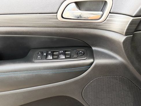 Used 2019 Jeep Grand Cherokee Laredo RWD image 26