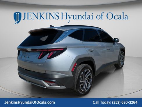 Certified 2025 Hyundai Tucson Limited AWD/4WD image 3