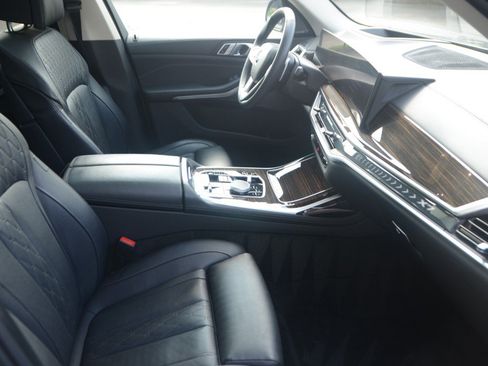 Used 2025 BMW X7 xDrive40i AWD/4WD image 14