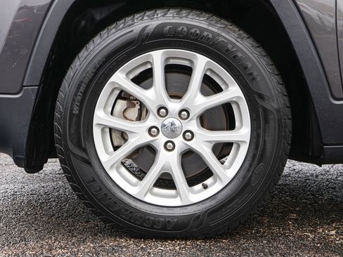 Used 2015 Jeep Cherokee Latitude w/ Comfort/Convenience Group image 15