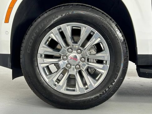 Used 2025 GMC Yukon XL Denali AWD/4WD image 37