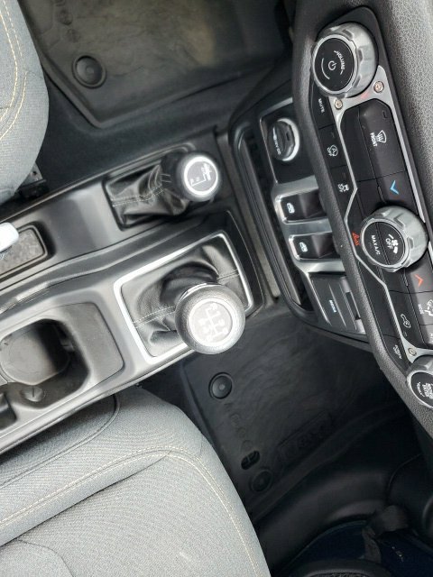 Used 2025 Jeep Wrangler Sport AWD/4WD image 20