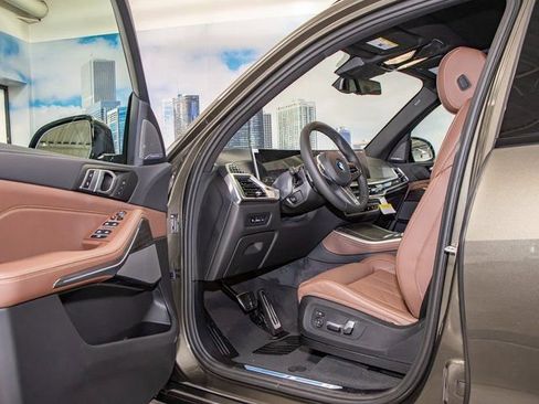 Used 2026 BMW X5 xDrive40i w/ M Sport Package AWD/4WD image 13