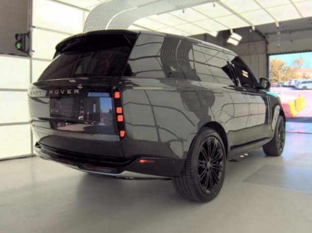 Used 2024 Land Rover Range Rover Autobiography AWD/4WD image 2