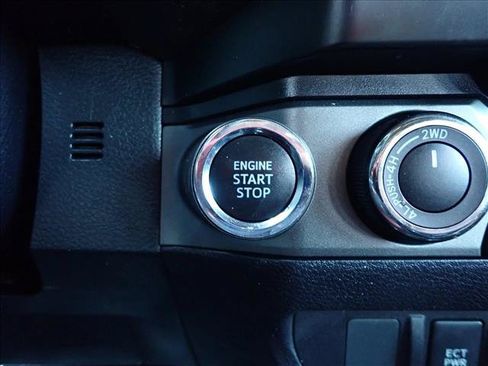 Used 2019 Toyota Tacoma TRD Off-Road AWD/4WD image 20