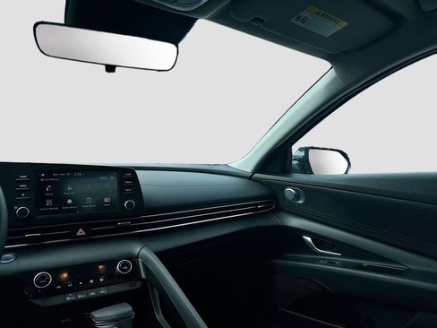 Used 2023 Hyundai Elantra SEL image 19