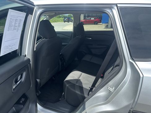 Used 2024 Nissan Rogue SV AWD/4WD image 23