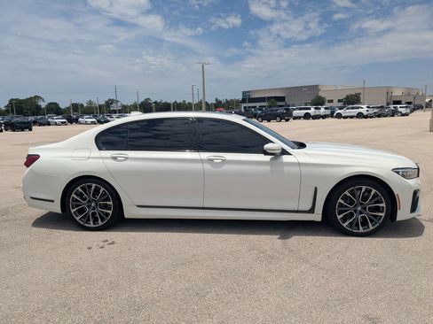 Used 2022 BMW 750i xDrive w/ M Sport Package AWD/4WD image 4