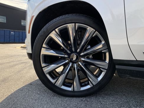 Used 2025 Cadillac Escalade ESV Premium Luxury w/ Touring Package image 17