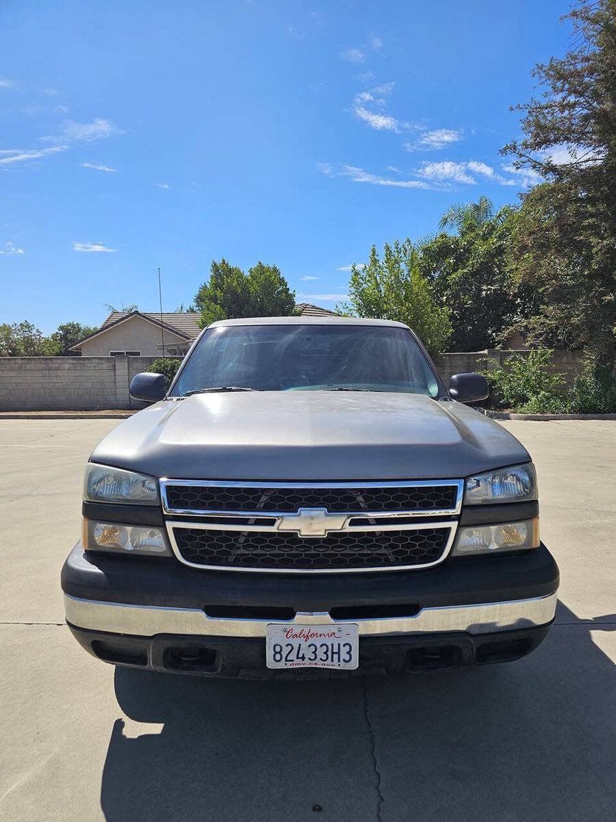 Used 2006 Chevrolet Silverado 1500 W/T RWD image 3