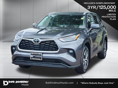Used 2023 Toyota Highlander XLE AWD/4WD image 23