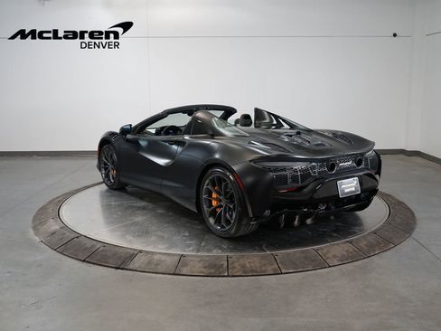 Used 2025 McLaren Artura Spider image 3