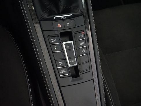 Used 2021 Porsche 718 Boxster Spyder RWD image 18