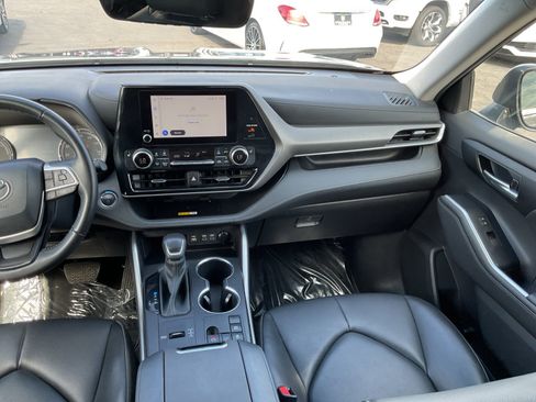 Used 2023 Toyota Highlander XLE FWD image 15
