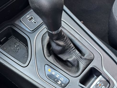 Used 2019 Jeep Cherokee Latitude w/ Popular Appearance Group image 21