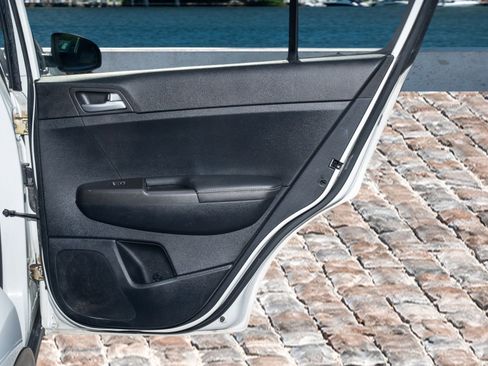 Used 2021 Kia Sportage LX image 13