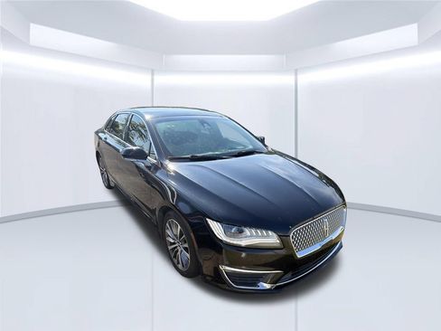 Used 2020 Lincoln MKZ w/ Convenience Package FWD image 2