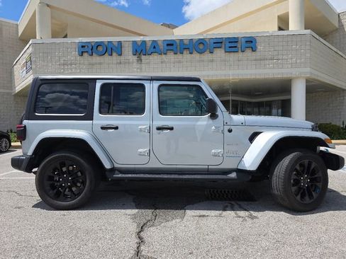 Used 2023 Jeep Wrangler Unlimited Sahara AWD/4WD image 16