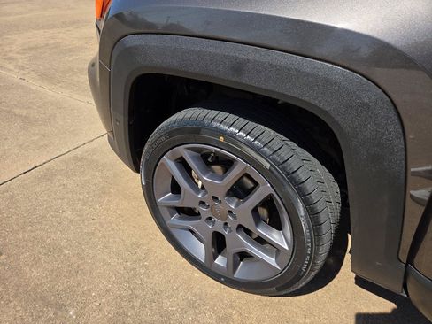 Used 2021 Jeep Renegade Latitude w/ Sun & Sound Group AWD/4WD image 18
