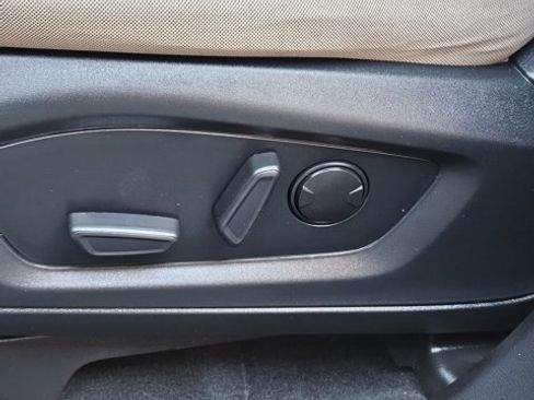 Certified 2022 Ford Explorer XLT w/ Class IV Trailer Tow Package image 12