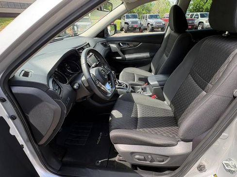 Used 2020 Nissan Rogue SV AWD/4WD image 2