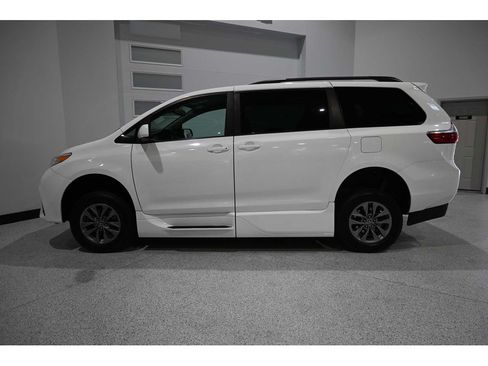 Used 2019 Toyota Sienna LE FWD image 9