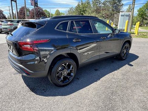 New 2026 Chevrolet Trax LT w/ Midnight Edition FWD image 6