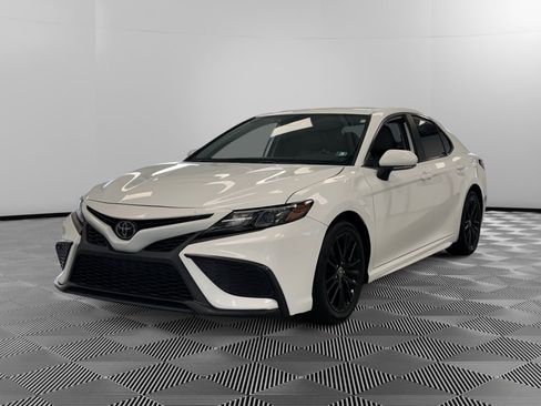 Used 2023 Toyota Camry SE FWD image 4