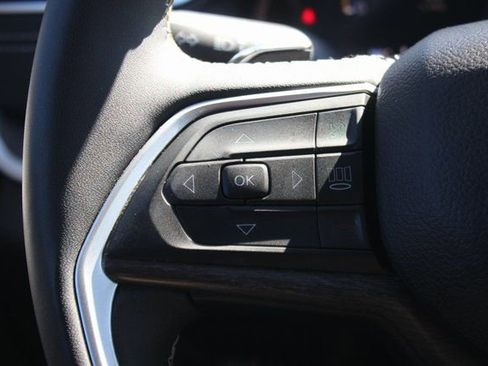 Used 2024 Jeep Grand Cherokee Limited image 11