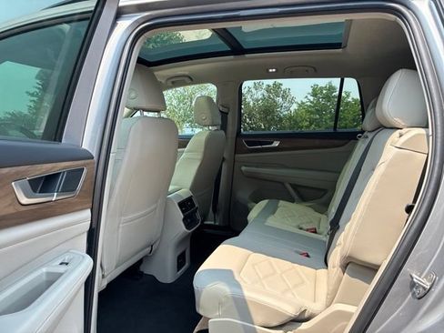 Used 2024 Volkswagen Atlas SE w/ Panoramic Sunroof Package AWD/4WD image 13