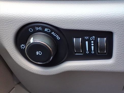 Used 2022 Chrysler Pacifica Touring-L FWD image 25