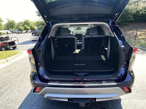 Certified 2021 Toyota Highlander Platinum AWD/4WD image 23