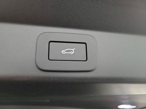 Used 2023 Land Rover Range Rover Sport SE Dynamic image 32