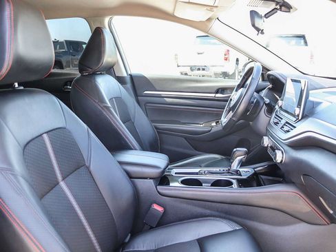 Used 2023 Nissan Altima 2.5 SR FWD image 17