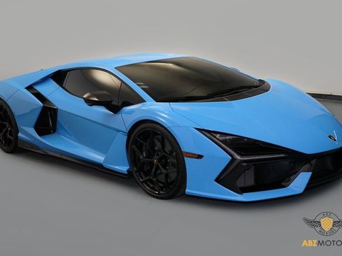 Used 2025 Lamborghini Revuelto image 2