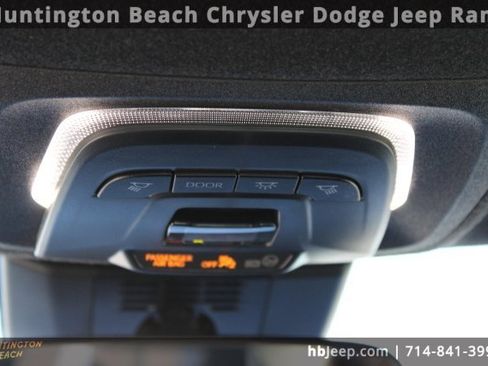 Used 2025 Toyota Corolla SE image 17