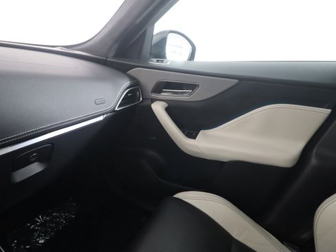 Used 2019 Jaguar F-PACE S AWD/4WD image 12