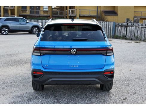 Certified 2025 Volkswagen Taos SE FWD image 6