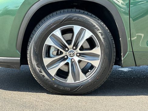 Used 2024 Toyota Highlander XLE FWD image 25